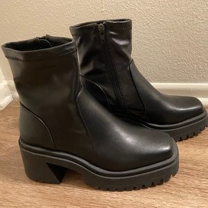 Madden Girl Tia Platform Boot Size 7